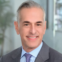 Alan Sokol, CEO de Hemisphere Media Group, Inc., y Bilai Joa Silar, vicepresidente sénior de Programación y Contenido AVOD de ViX